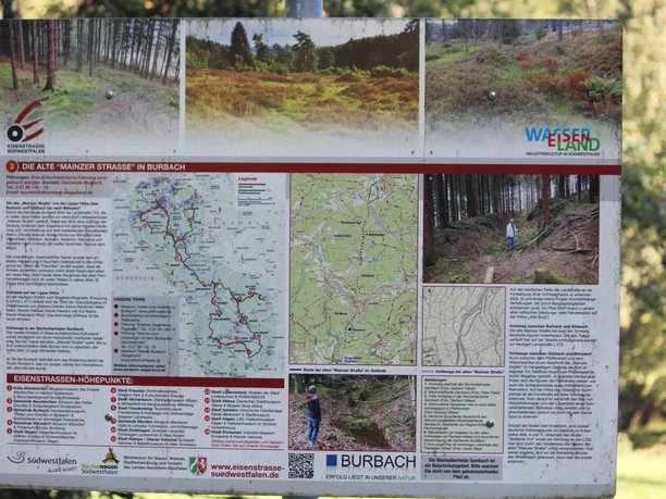 Hinweisschild am Wanderparkplatz NSG Gambach - Wacholderheide