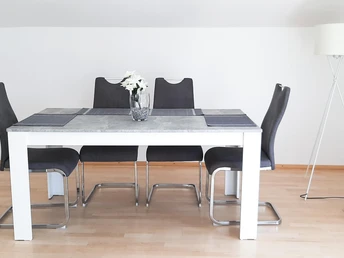 Wohnzimmer mit Essplatz