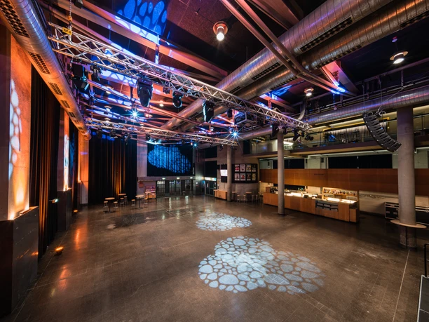 Centralstation - Eventhalle Große Eventhalle mit Lichtshow und Bühne