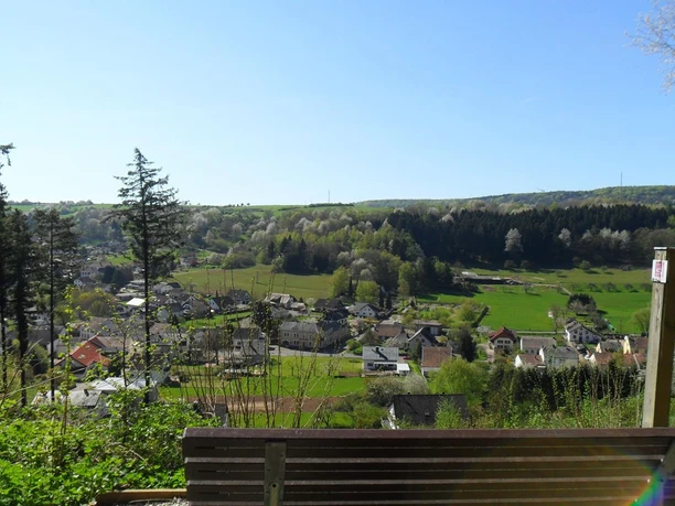 Sinnenbank mit Blick auf Rimmlingen