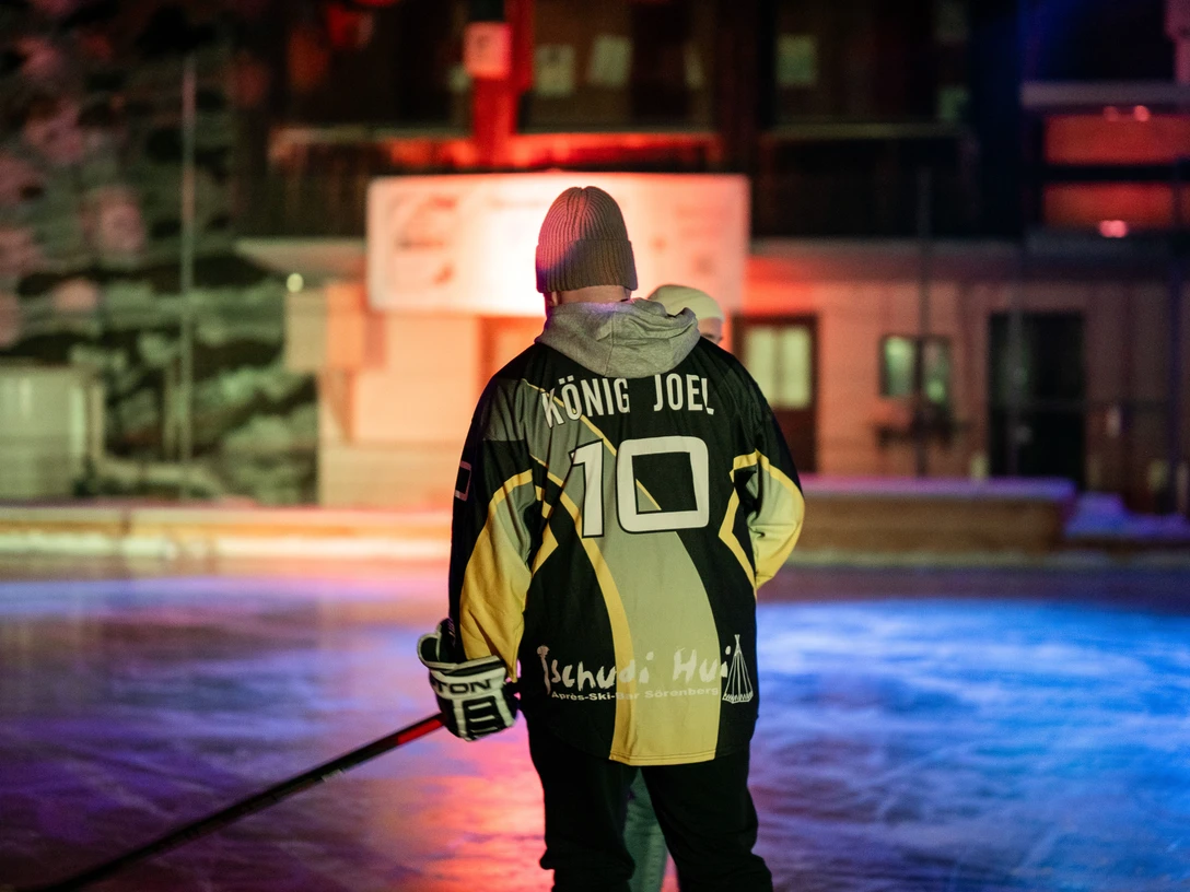 Eisfeld Soerenberg on ICE Yannick Roeoesli