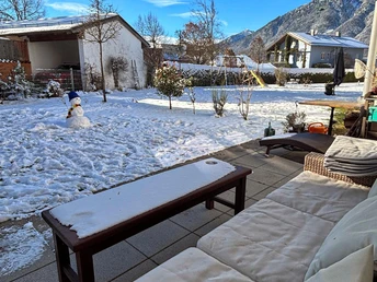 Blick auf die Berge im Winter