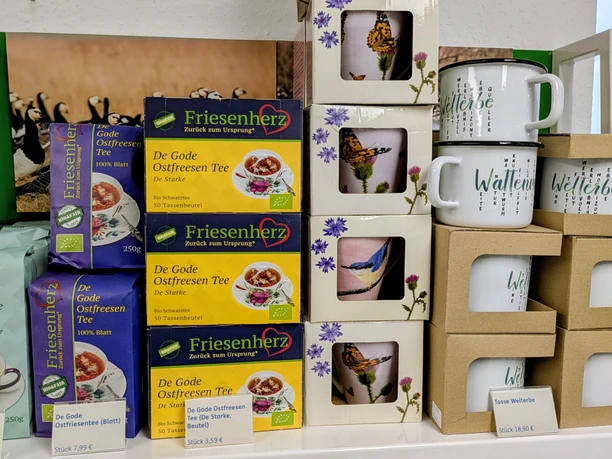 Infopoint Tee und Tassen.jpg