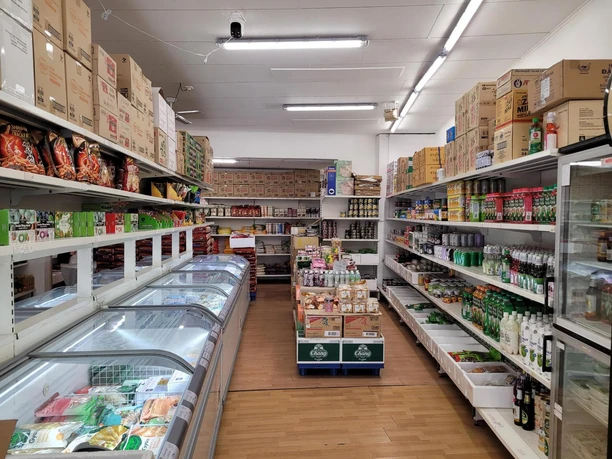 Innenansicht - Asiatische Lebensmittel Thi Ha & Doan.jpg