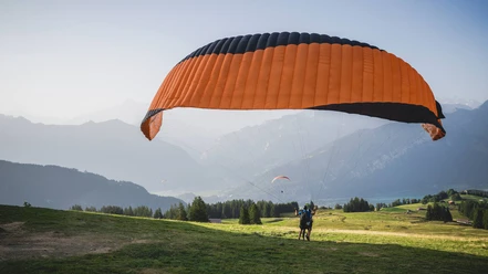 alpinair-paragliding-sommer-start-abflug-beatenberg.jpg