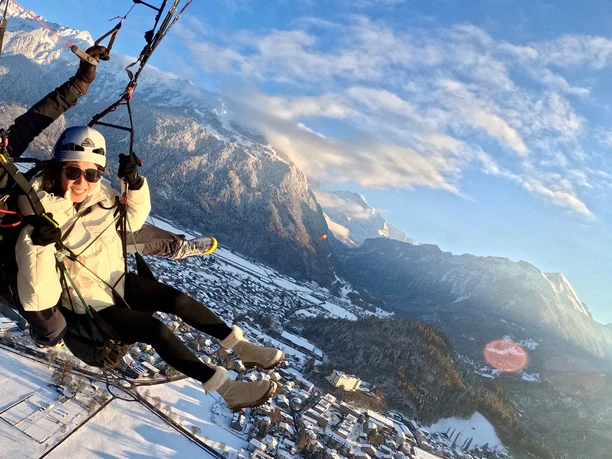 alpinair-paragliding-winter-interlaken-jungfrauregion-schnee.jpg