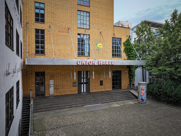 Union Halle - Exterior view Entrance area of an event hall with an industrial look.
