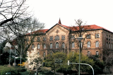 Erstes Stadtkrankenhaus, heute VHS | Foto: StadtLand Führungen