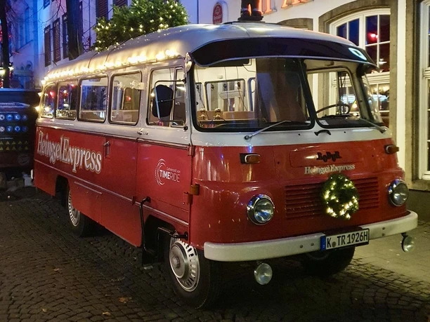 Heinzel VR A vintage bus in red and white.