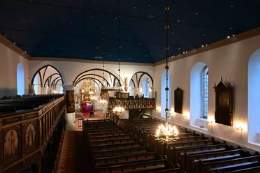 DSC_2101_1.jpg Prachtvoller Innenraum der St. Severi-Kirche Otterndorf mit einzigartiger blauer Sternendecke.