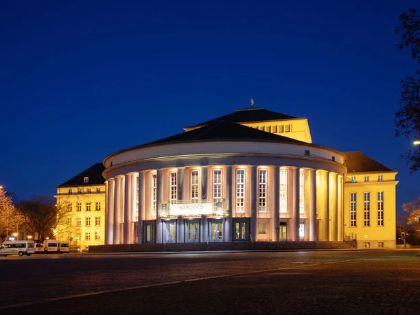 Saarländisches Staatstheater bei Nacht
