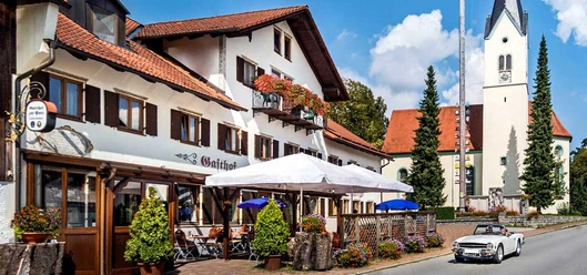Gasthof_zur_Post.jpg Das Bild zeigt den Gasthof zur Post von außen betrachtet bei bestem Sommerwetter.