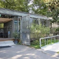 Orangerie Theater Außenansicht auf das Glashaus des Orangerie Theaters.Exterior view of the Orangerie Theater's glass house.