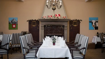 grand-beau-rivage-petite-suisse-gedeckte-tische-kamin.jpg