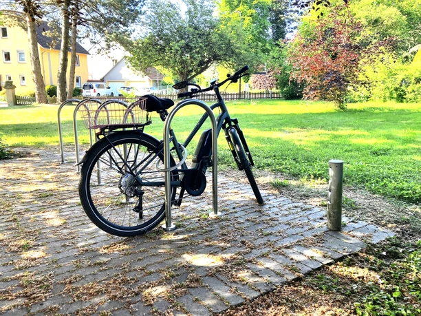 E-Bike_Ladestation_Schulze_052025_Stadt-Borgholzhausen.JPG E-Bike Ladestation in Borgholzhausen