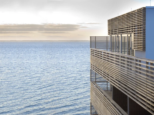 BUDERSAND_Signature_Fassade direkt am Meer