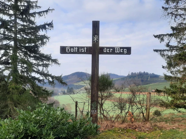 Wegkreuz bei der SGV-Hütte Bracht