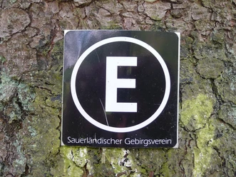 Das Wegekennzeichen des Esloher Grenzgängers