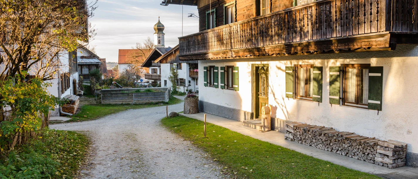 Radtour - Auf den Spuren der Römer im Blauen Land (Römerradweg) - Ortsidylle in Ohlstadt