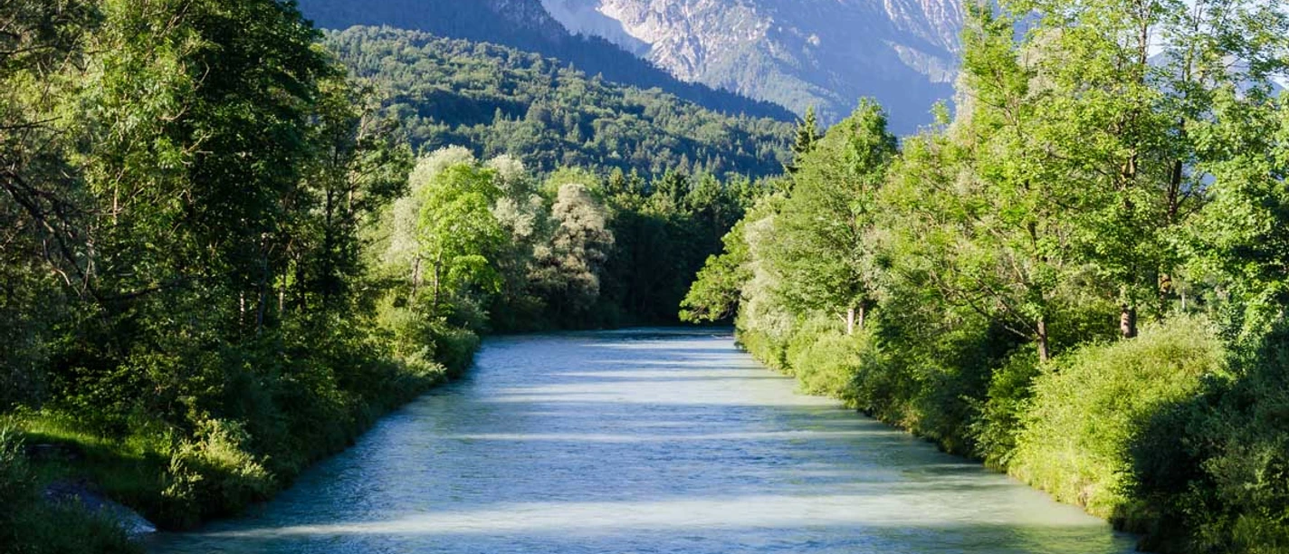 Wanderung - Loisach-Rundweg - Blick über die Loisach in die Berge