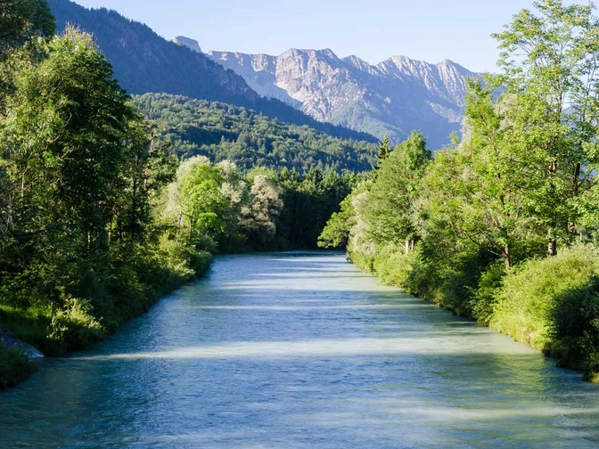 Wanderung - Loisach-Rundweg - Blick über die Loisach in die Berge