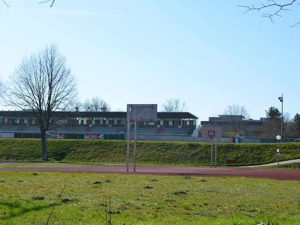 Blick zur Haupttribühne im Stadion am Salzgittersee