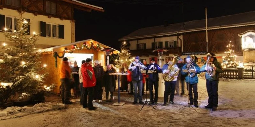 Glühweinstandl am Dorfplatz