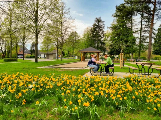 20240407-Dorfplatz Sende_CCBYSA_Stadt Schloß Holte-Stukenbrock (3).jpg