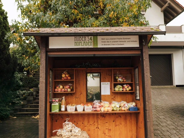 2025-Huber´s Hofladen_Obststand.klein