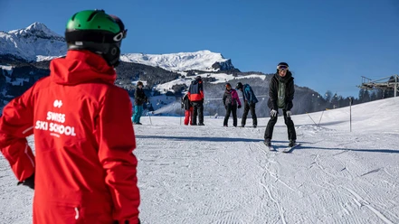 outdoor-switzerland-beginner-ski-package-skilehrer-gast-erste-versuche.jpg