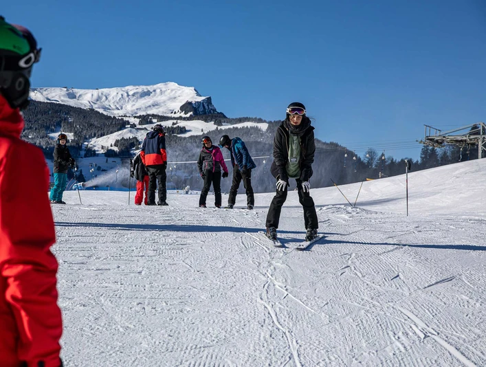 outdoor-switzerland-beginner-ski-package-skilehrer-gast-erste-versuche.jpg