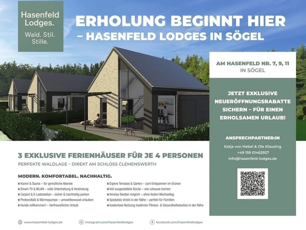 Hausinfo.jpg Moderne Ferienhäuser mit großen Fenstern und Terrasse, umgeben von Bäumen in ruhiger Lage.