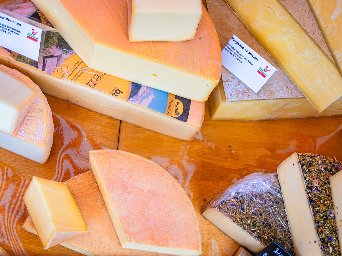 Thorsten Schulze - Wochenmarkt 2023 Käse.JPG