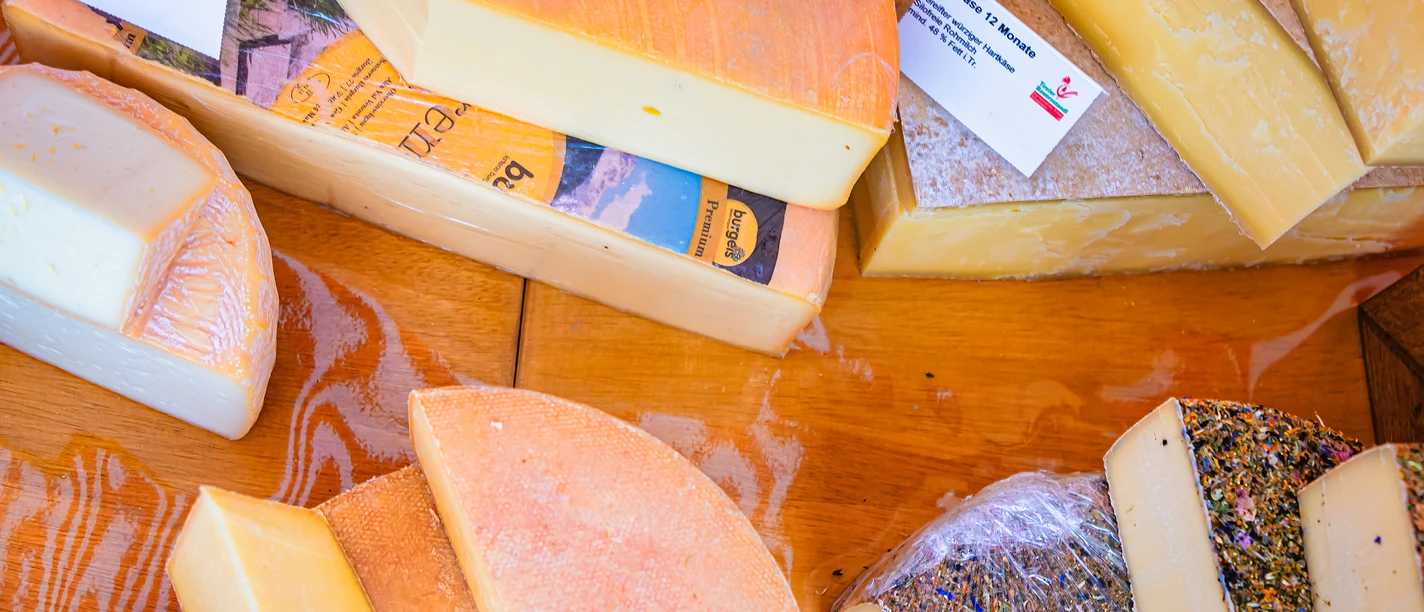 Thorsten Schulze - Wochenmarkt 2023 Käse.JPG