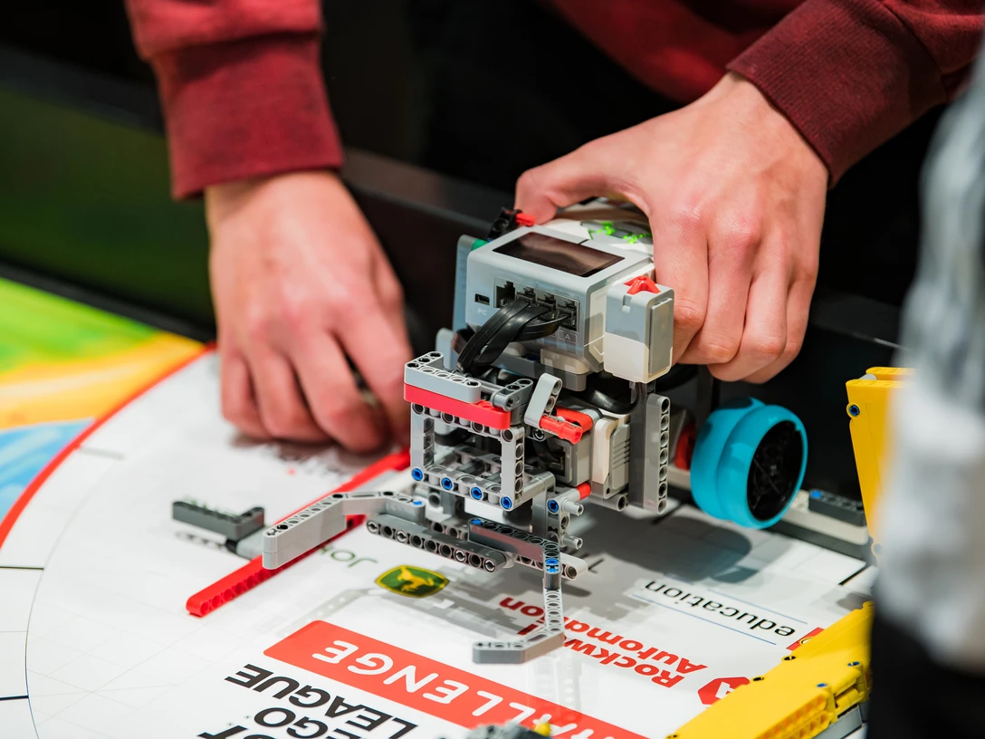 FIRST_LEGO_League.JPG Lego Spielzeug