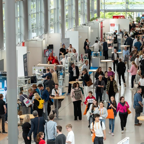 Ausstellung im Foyer der Eventlocation Congress Center Leipzig | Leipzig Convention Bureau