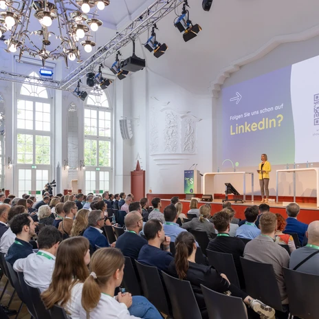 Vortrag im Weißen Saal der Eventlocation Kongresshalle am Zoo Leipzig | Leipzig Convention Bureau