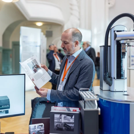 Ausstellung im Großen Saal der Eventlocation Kongresshalle am Zoo Leipzig | Leipzig Convention Bureau