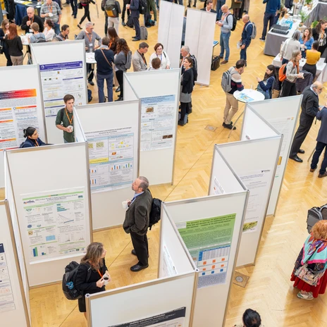 Posterausstellung in der Eventlocation Kongresshalle am Zoo Leipzig | Leipzig Convention Bureau