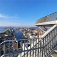 AHSC Schulschiff Deutschland 2 (c) Heike Trampenau_Erlebnis Bremerhaven.jpg Blick von der Aussichtsplattform SAiL City über den Hafen und die Küstenlinie von Bremerhaven.