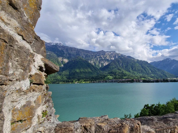 ringgenberg-burgkirche-aussicht-boenigen-brienzersee.jpg