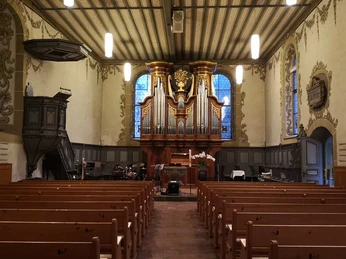 ringgenberg-burgkirche-orgel-kanzel-innenaufnahme.jpg