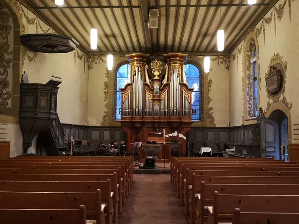 ringgenberg-burgkirche-orgel-kanzel-innenaufnahme.jpg