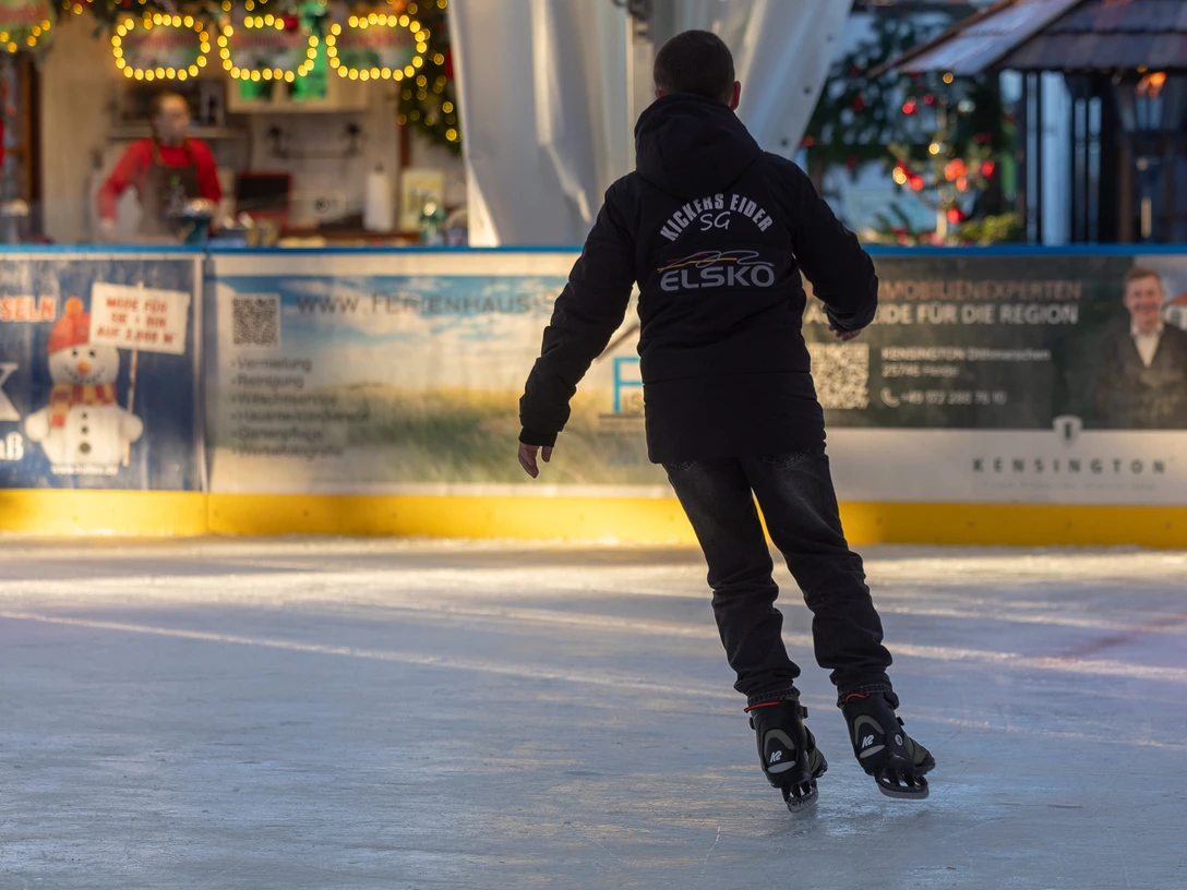 Eisbahn_Heide-©-Heide-Stadtmarketing-Dirk_Jacobs.jpg