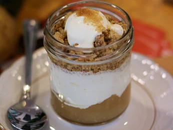 2025 Fruchtcrumble im Glas Querformat_Suppenplantage_ccby Naturpark Habichtswald