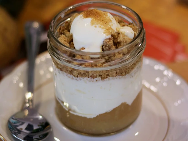 2025 Fruchtcrumble im Glas Querformat_Suppenplantage_ccby Naturpark Habichtswald