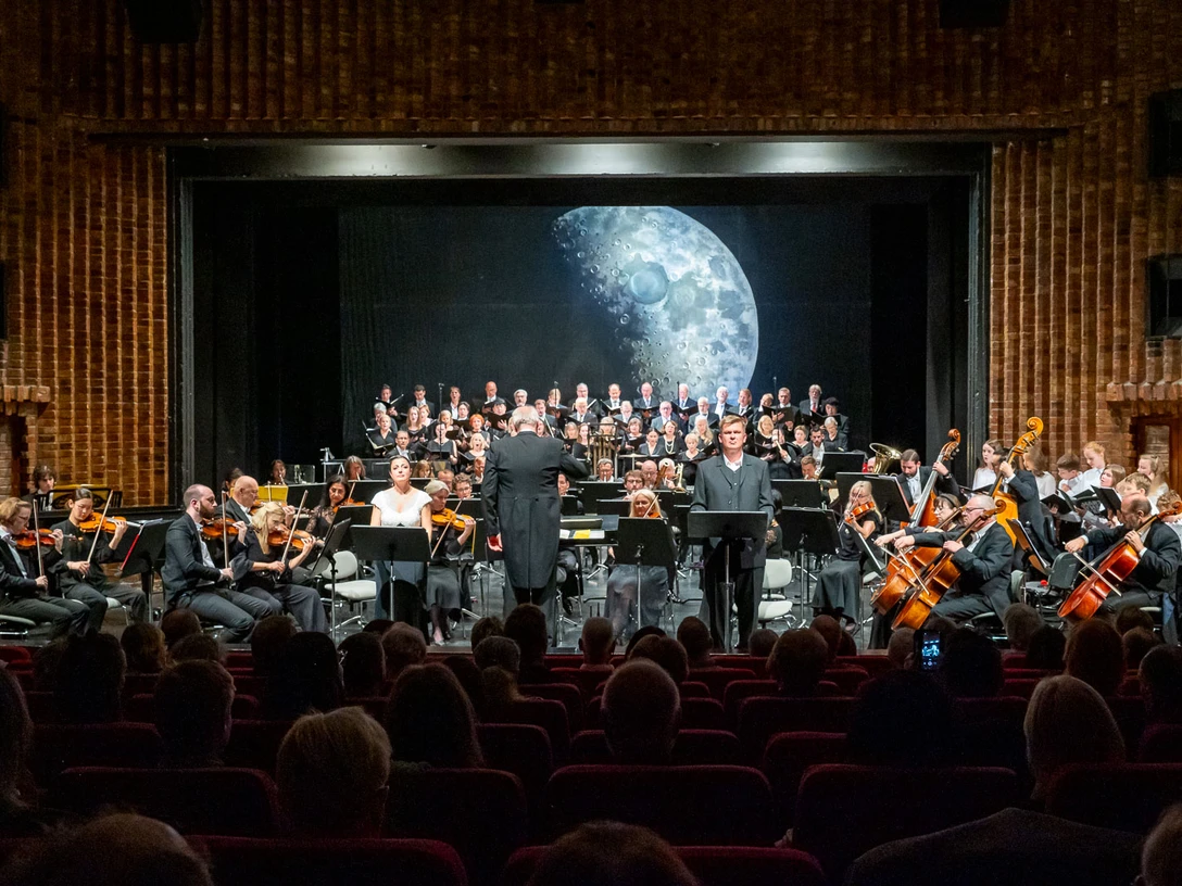 Sinfoniekonzert2024_HarzerSinfoniker_MD Johannes Rieger_Juha Koskela_Foto Ray Behringer.jpg