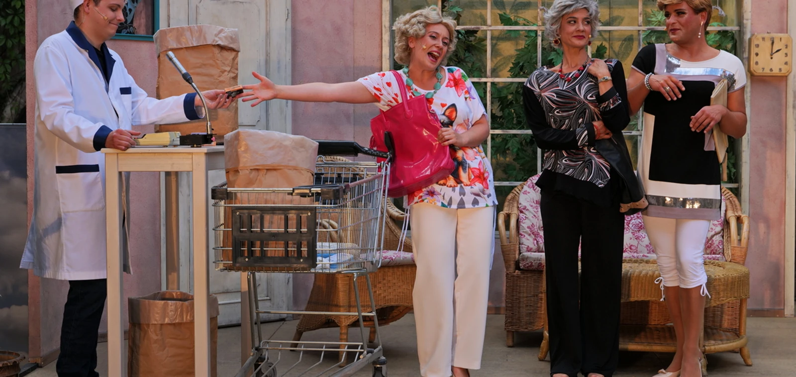 GOLDEN GIRLS 2_JanSaure_SwantjeFischer_AliceMacura_EricEisenach_Foto Elisabeth Rawald.JPG