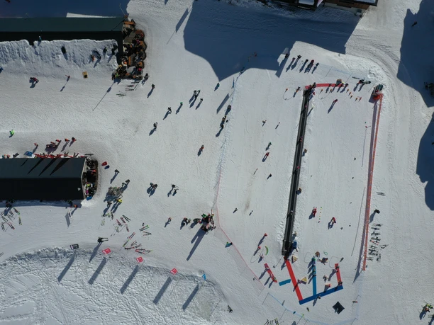 Discover Snowgarden from above Aerial view of the Snowgarden Fiescheralp with conveyor belt and child-friendly practice zones