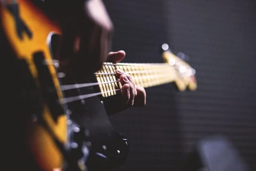 bass-guitar-1841186_1280.jpg